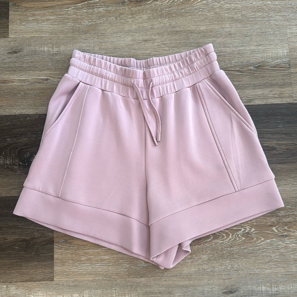 Varley Pink Women's Shorts